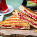 Kavurmalı Kaşarlı Tost